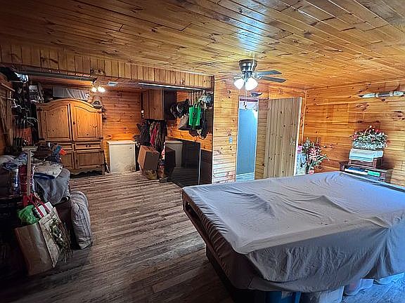 3rd image of 937 Clayton Hollow Rd