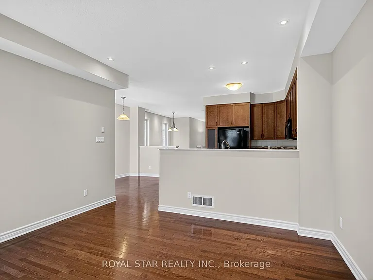 272 Broxburn Cres — Photo 6