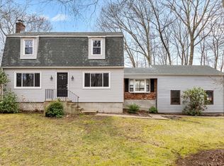 22 Birchwood Dr, Uncasville, CT 06382