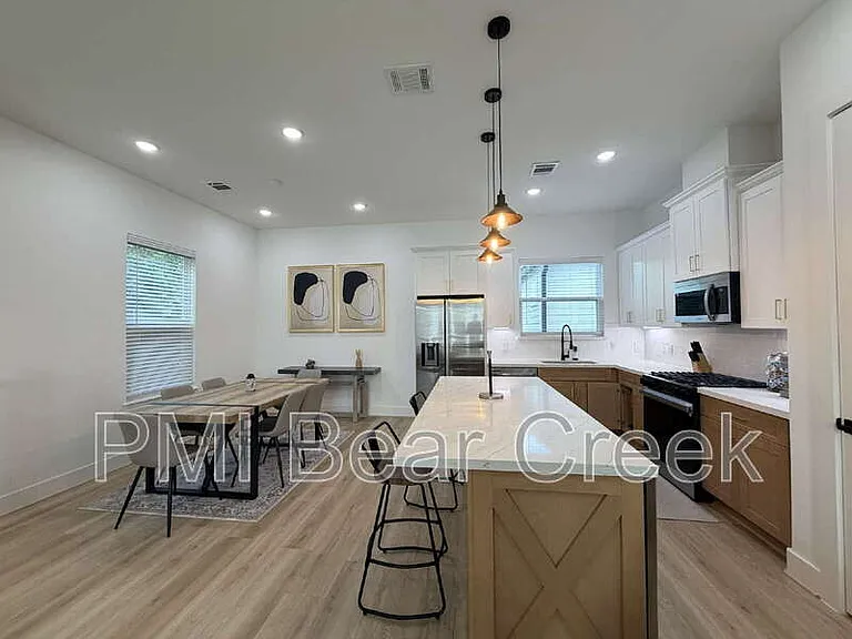 2706 Cochran St — Photo 9