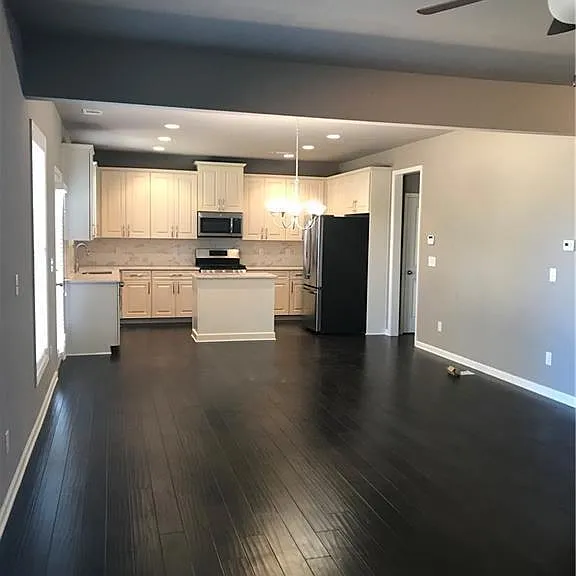 2485 Matlin Way — Photo 8