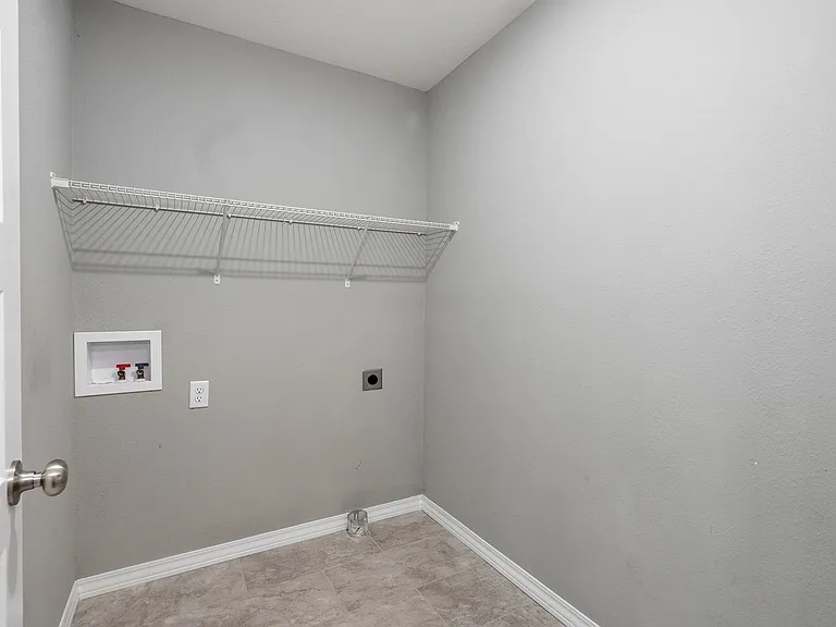 678 E Simpson St — Photo 13