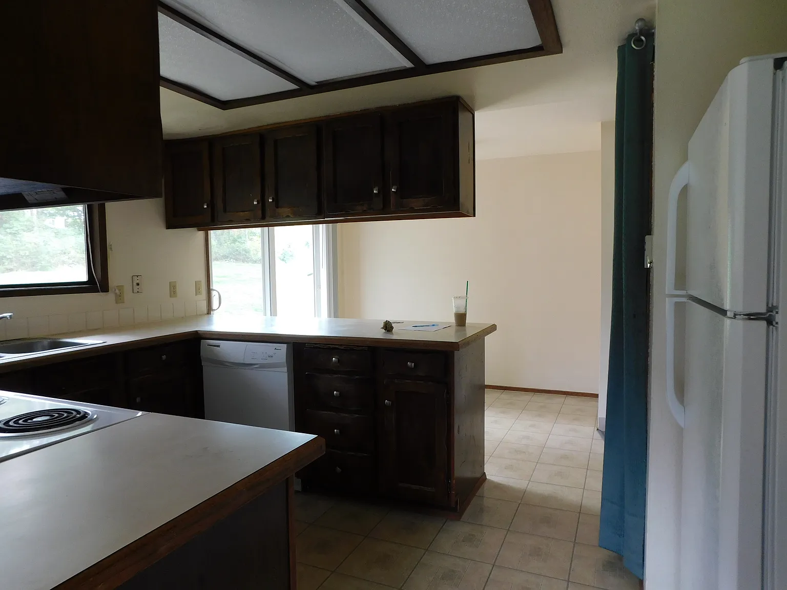 5 bed, 2.5 bath, 2280 sqft, $3,950 — Photo 2