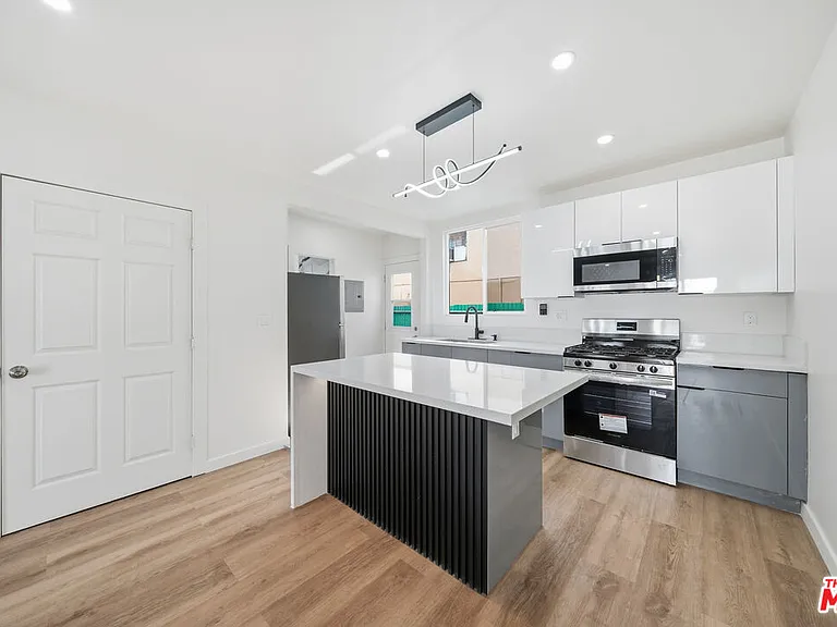 3020 W 12th St #3028-1/2 — Photo 3