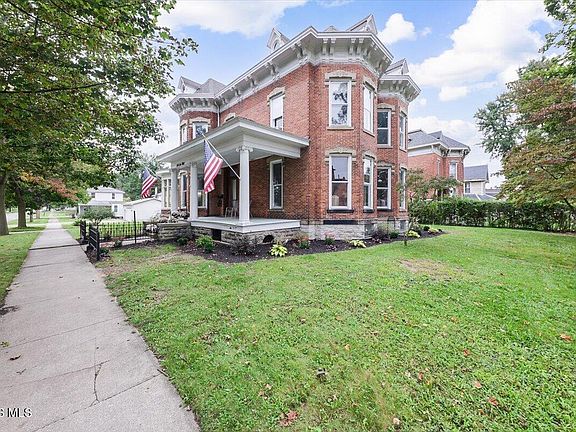 4th image of 204 W Elm St