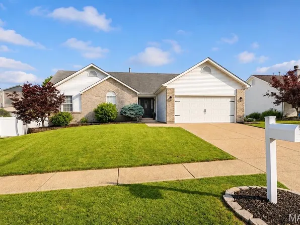 1273 Little Brave Dr, O'Fallon, MO 63366