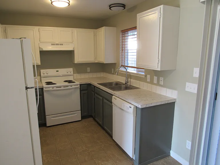309 W 22nd Ave — Photo 6