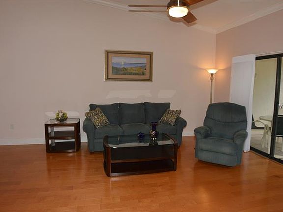 3rd image of 400 Carriage House Ln APT 204