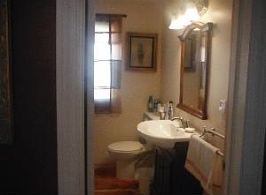 4th image of 4232 Northcote Ave