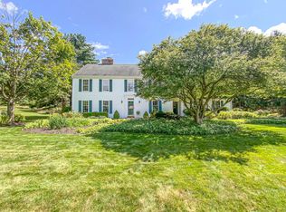 228 Fieldstone Rd, Delafield, WI 53018