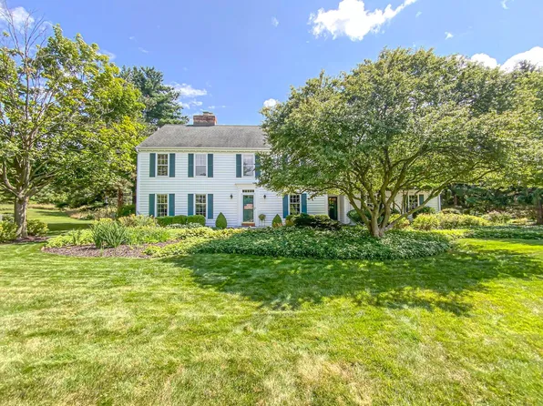 228 Fieldstone ROAD, Delafield, WI 53018