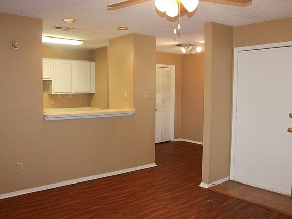 4th image of 1901 Holleman Dr #105