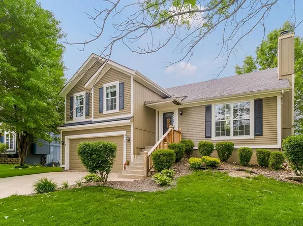 21301 W 51st Ter, Shawnee, KS 66218