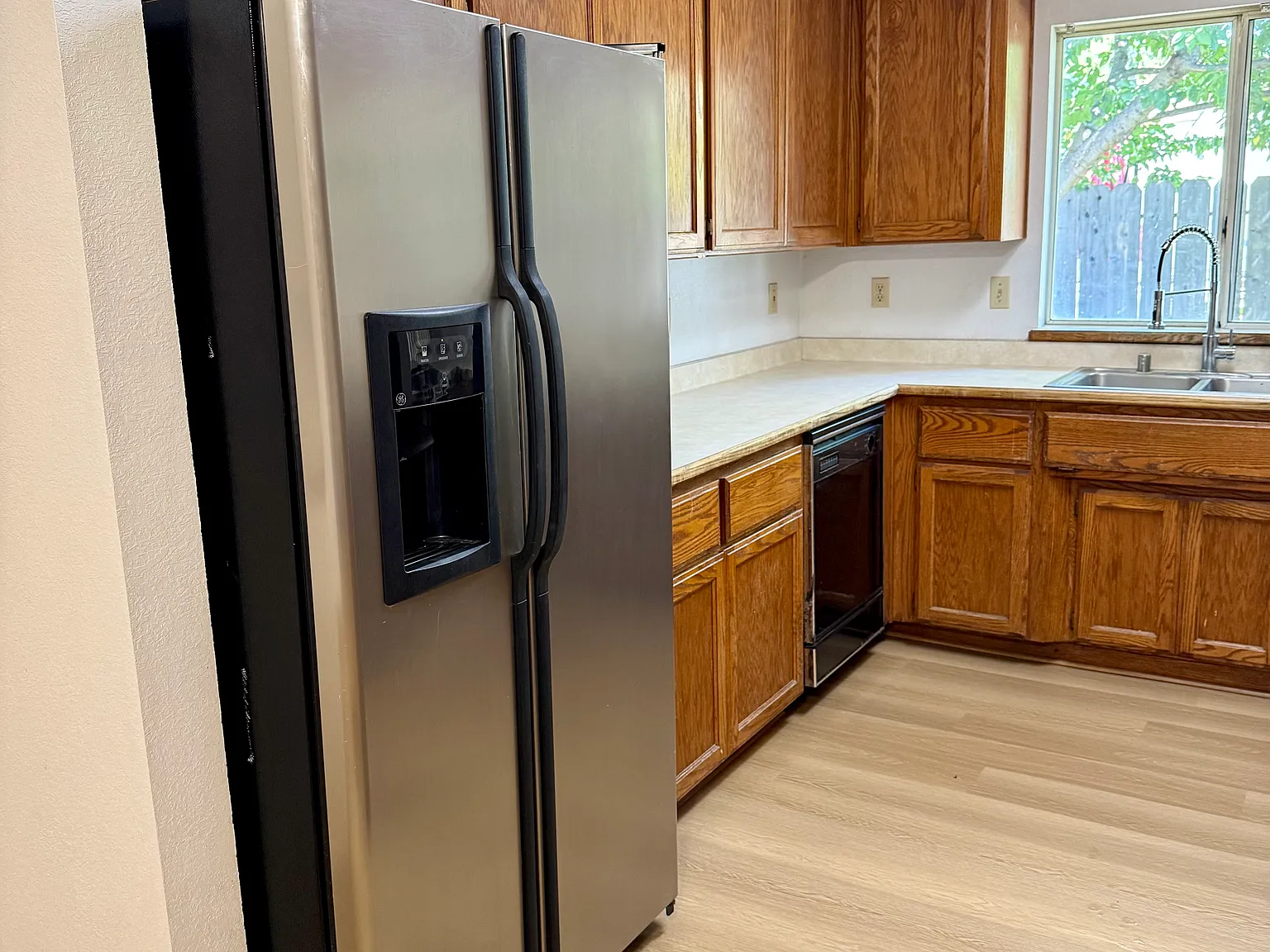3 bed, 1604 sqft, $2,450 — Photo 3