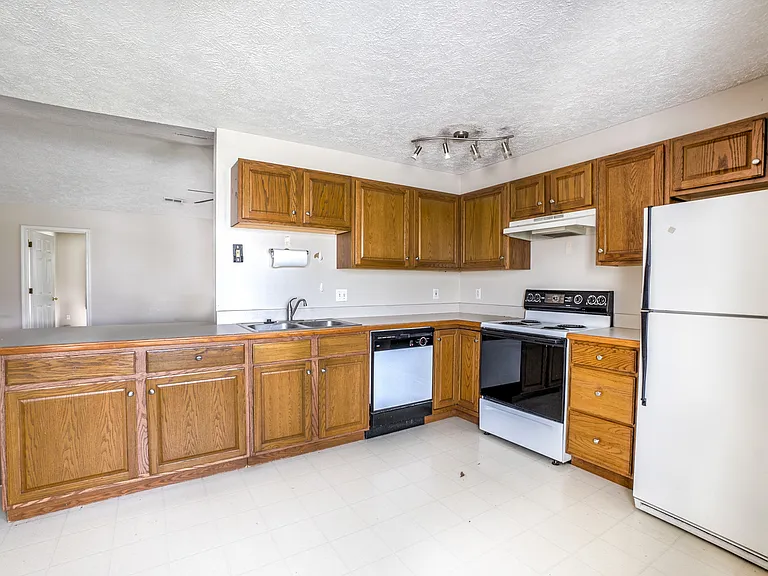 115 W White Pine Dr #19 — Photo 6