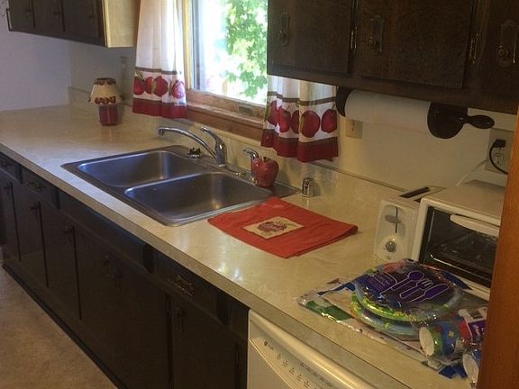 3rd image of 713 Creek St