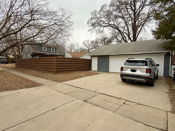 3rd image of 130 S Riverside Dr