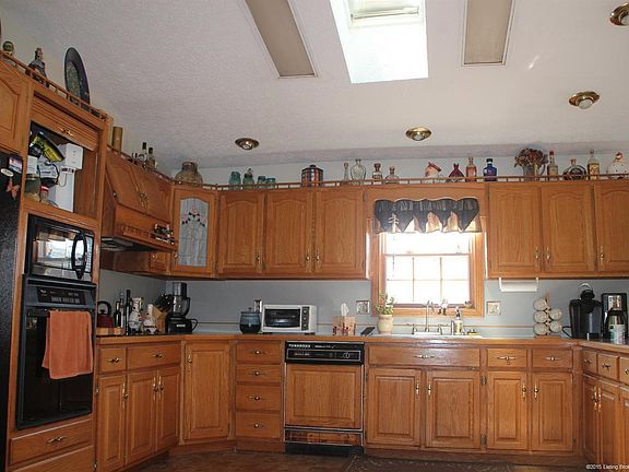 4th image of 1006 W Vincennes Trl