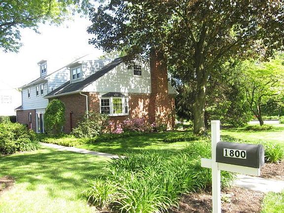 3rd image of 1800 Northbrook Dr