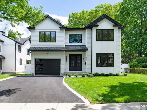408 Terhune Ave, Paramus, NJ 07652