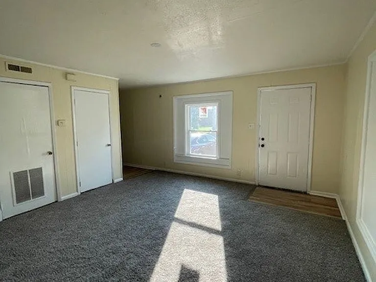 101 N Clay St — Photo 1
