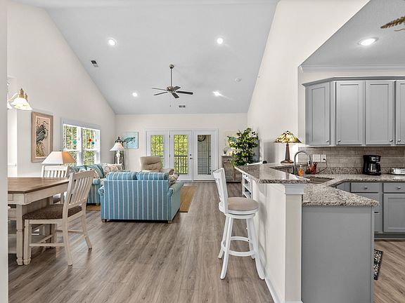 4th image of 948 Jackline Place #201