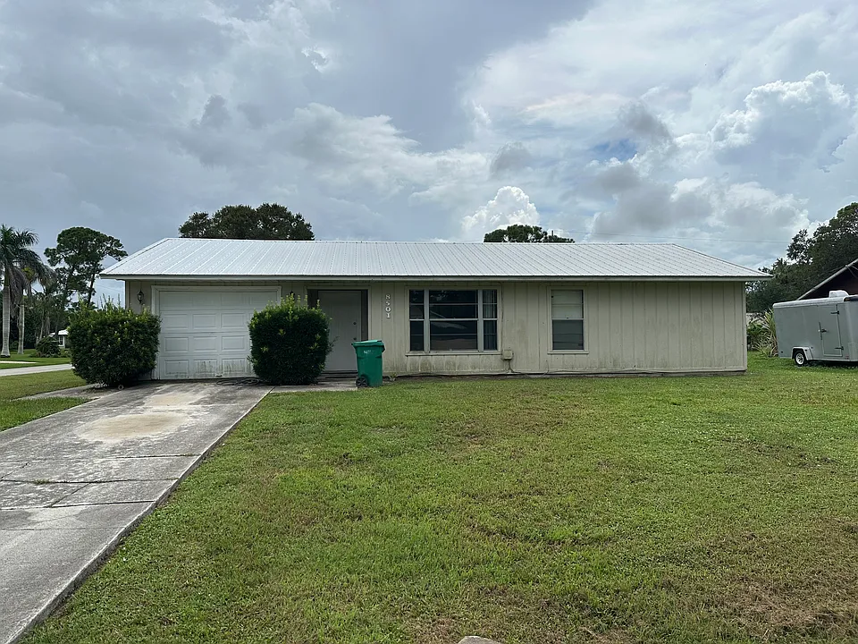 8501 Coquina Ave