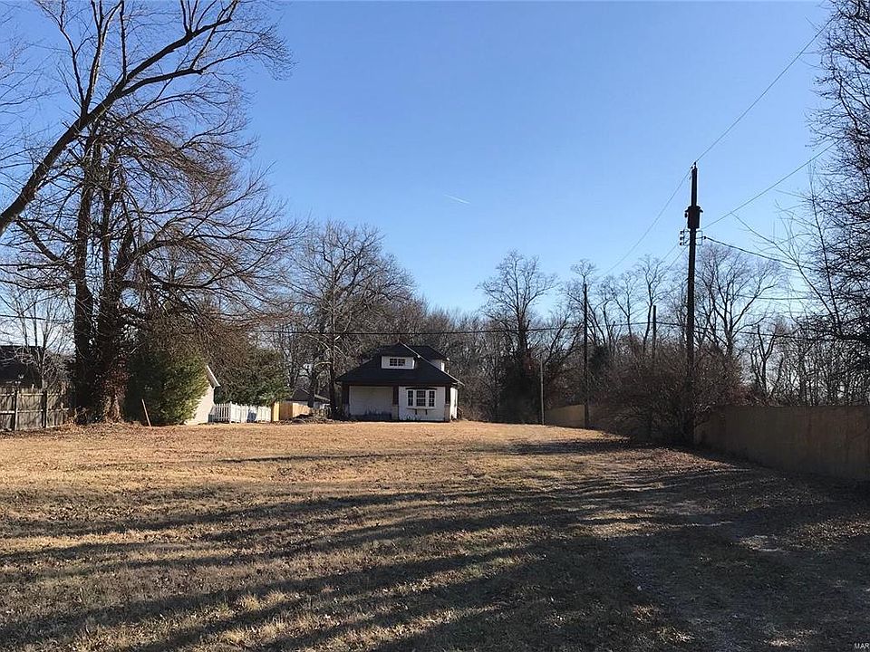 2nd image of 804 Saint Louis Rd