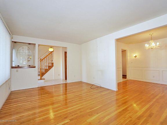 4th image of 164 Tysens Ln