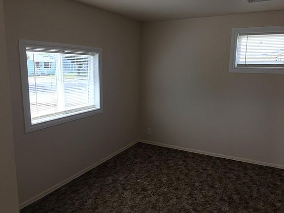 4th image of 210 W Knolls Vista Dr
