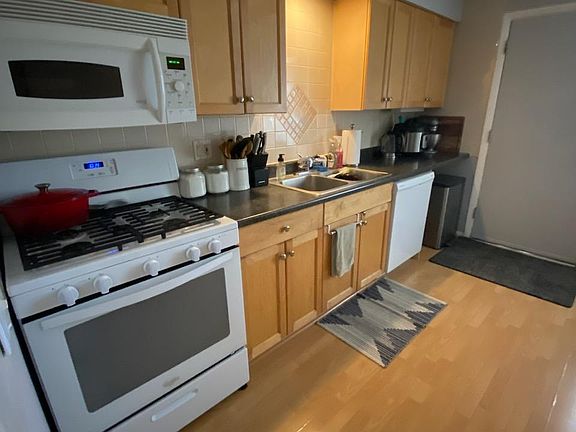 3rd image of 5047 N Washtenaw Ave #12