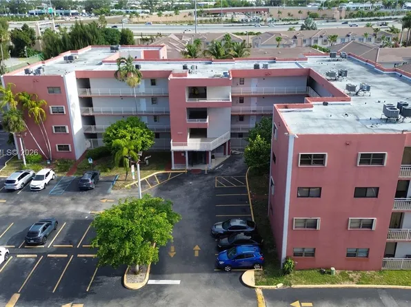8425 NW 8th St, Miami, FL
