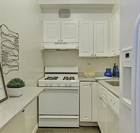 3rd image of 25 Sutton Pl S APT 1D