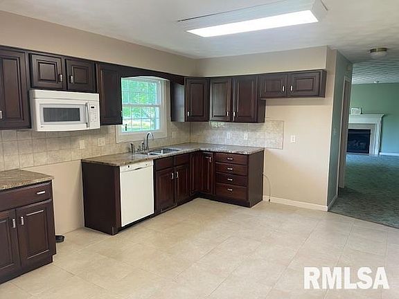 2nd image of 515 Canary Ln