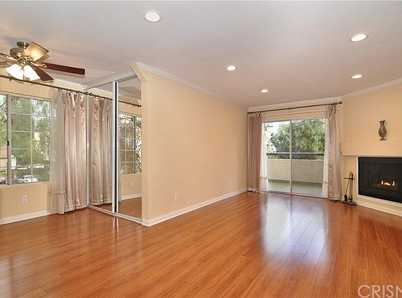2nd image of 5540 Owensmouth Ave APT 103