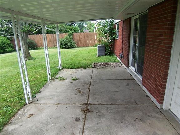 3rd image of 425 Meadow Wood Dr