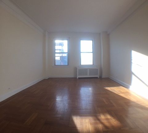 4th image of 36 Plaza St E APT 6B