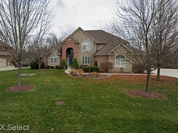 2239 Lost Oak Ct, Grand Blanc, MI 48439