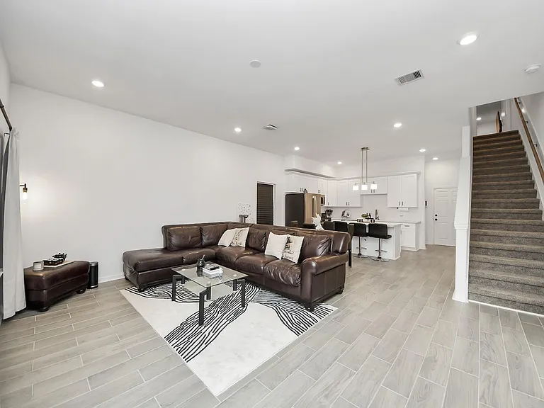 4613 Ireland St #B — Photo 22