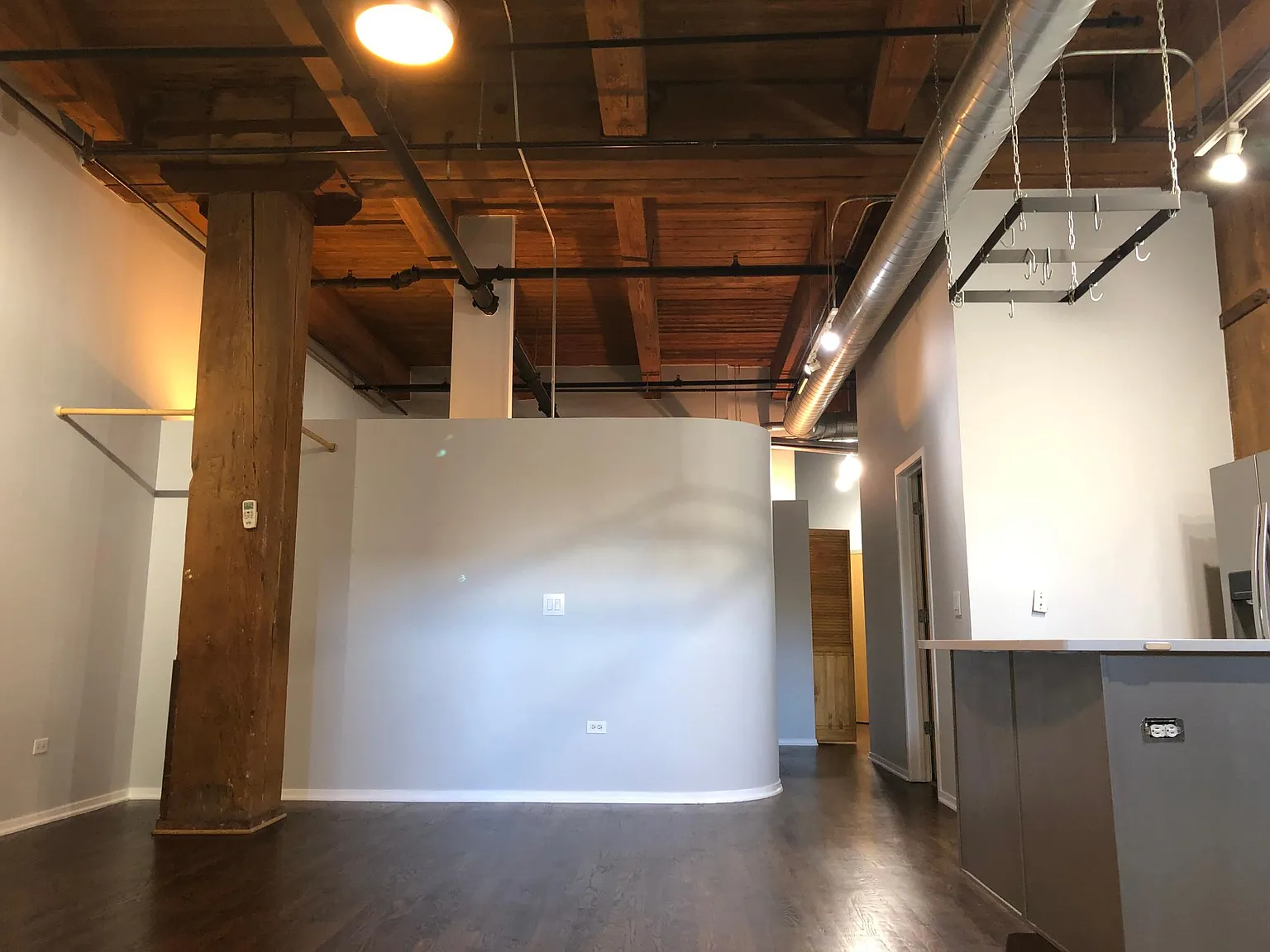 1 bed, 867 sqft, $2,389 — Photo 2