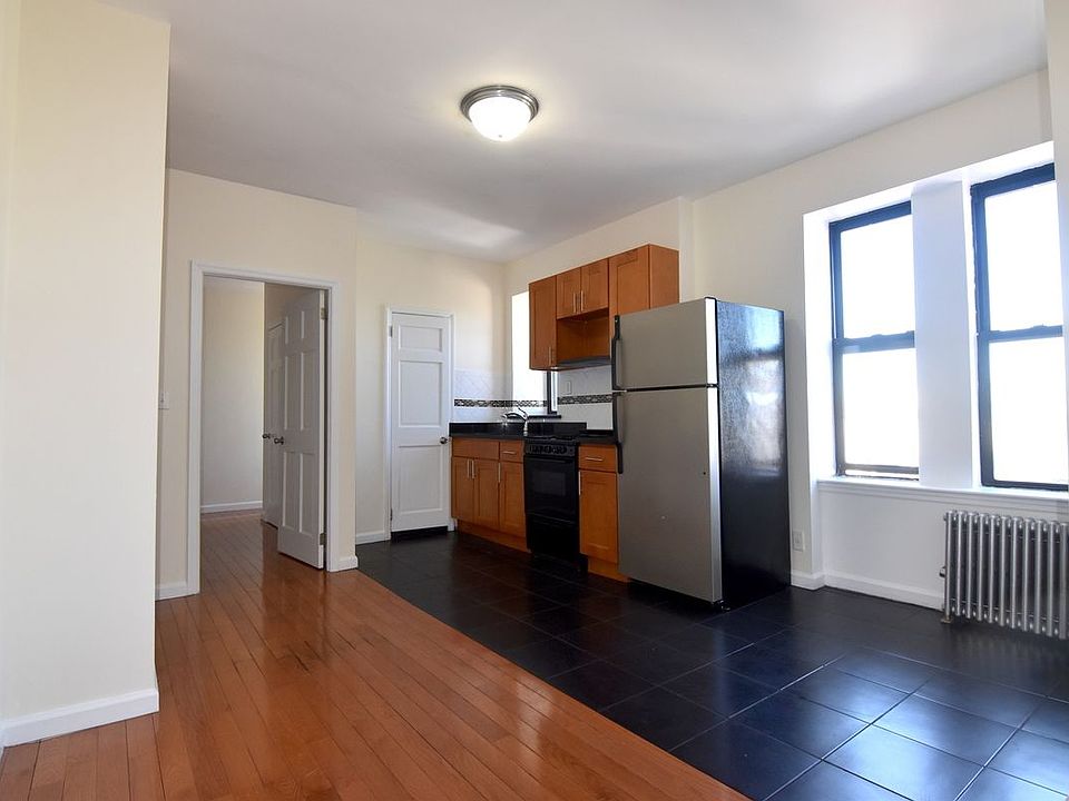 2nd image of 680 Manhattan Ave #17A