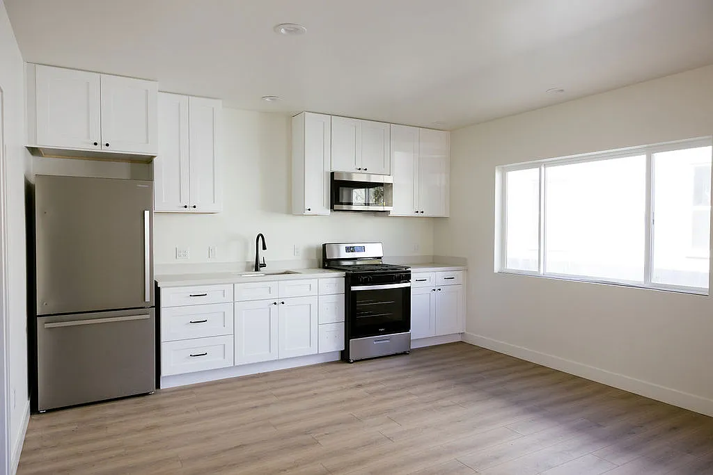 Building Photo - 52 W Center St #C