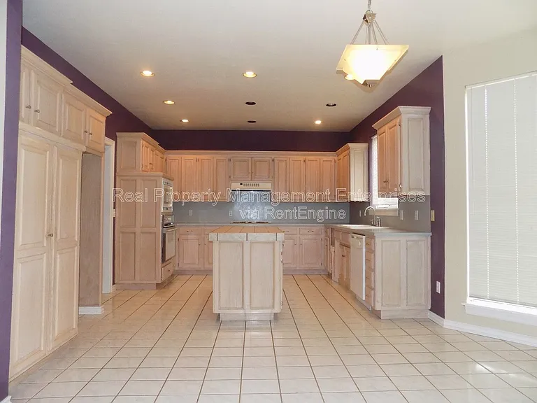 10018 Birkenhead Ct — Photo 8