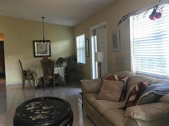 4th image of 2501 Maplewood Dr