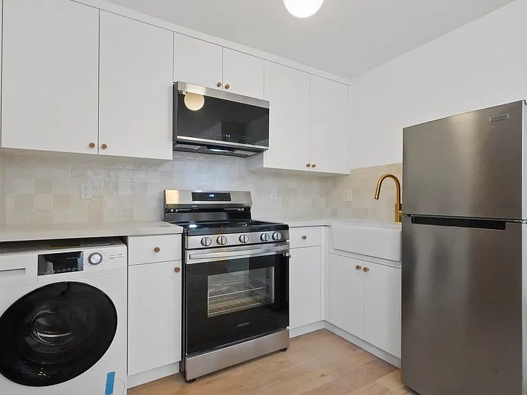 8443 Clinton St #6 — Photo 9