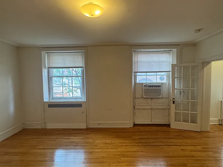 107 W Monument St #1C — Photo 2