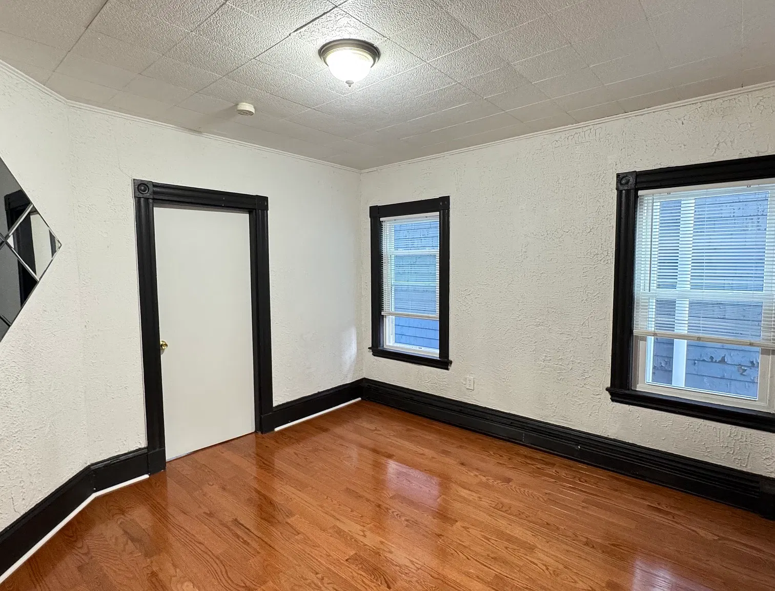 1 bed, 750 sqft, $2,000 — Photo 3