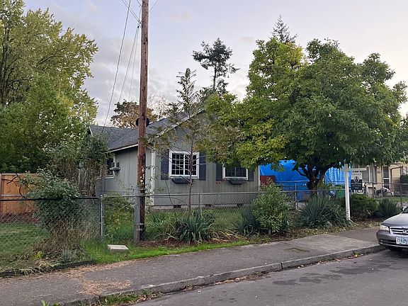 3rd image of 7822 SE Henry St