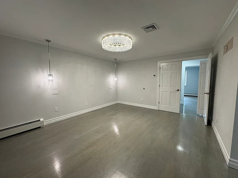 285 S Broadway #D — Photo 15