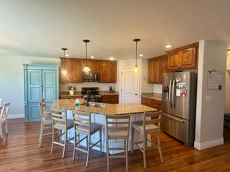 254 N Constitution Dr W — Photo 4